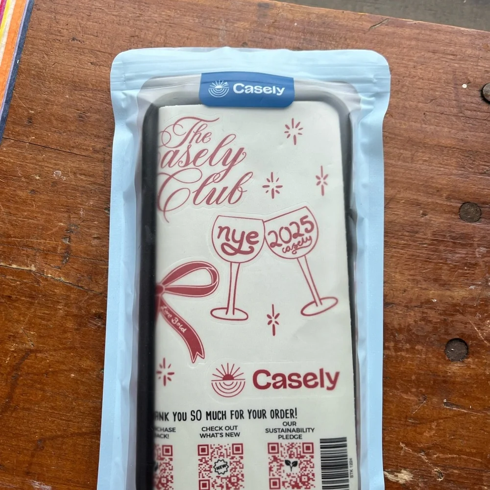 NWT Casely iPhone 13 Pro Max mag safe phone cover